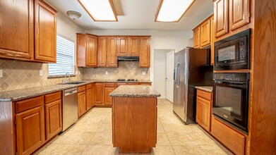 5001 Union Lake Dr in Fort Worth, TX - Building Photo - Building Photo