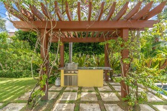 300 3rd Ave S in Naples, FL - Building Photo - Building Photo