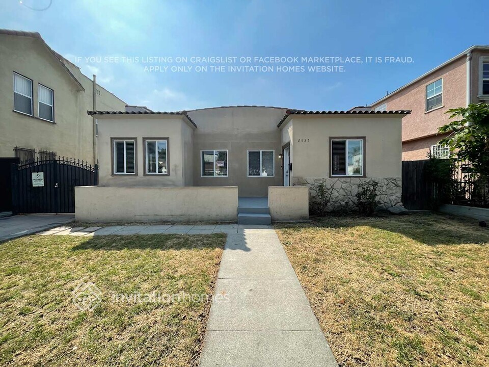 2627 S Dunsmuir Ave in Los Angeles, CA - Foto de edificio
