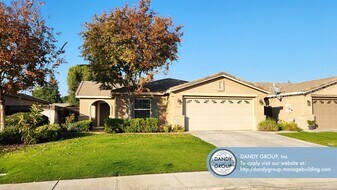 11710 Walderi St in Bakersfield, CA - Building Photo