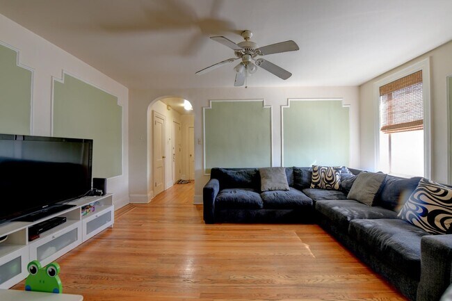 901 Grand Ave in North Bergen, NJ - Building Photo - Building Photo