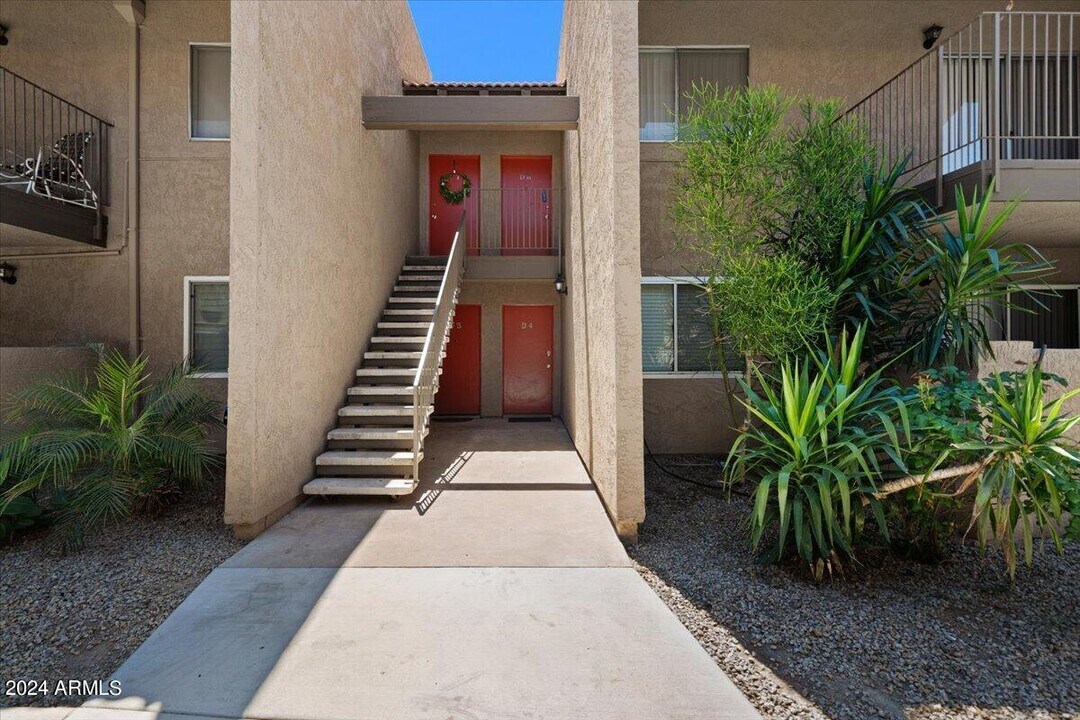 5525 E Thomas Rd in Phoenix, AZ - Building Photo