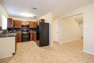 2219 Hadden Hollow Dr in Houston, TX - Building Photo - Building Photo