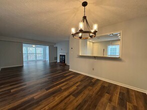 7670 Willow Point Dr in Falls Church, VA - Foto de edificio - Building Photo