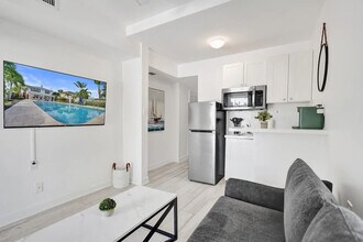 901 N Federal Hwy, Unit SI ID1504087P in Lake Worth Beach, FL - Foto de edificio - Building Photo