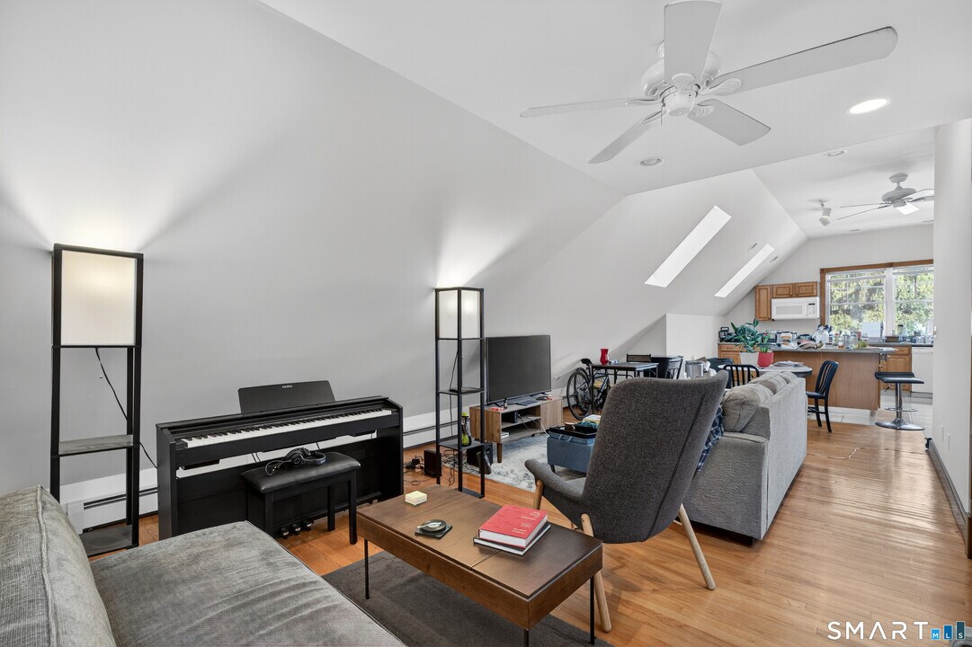 245 Edwards St in New Haven, CT - Building Photo