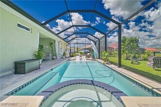 2833 Royal Gardens Ave in Ft. Myers, FL - Building Photo - Building Photo