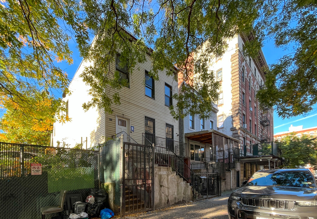 466 W 166th St in New York, NY - Building Photo