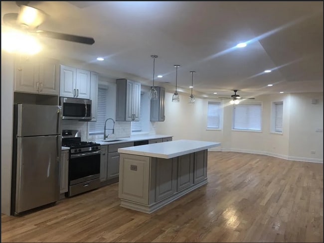 property at 2505 N Hamlin Ave