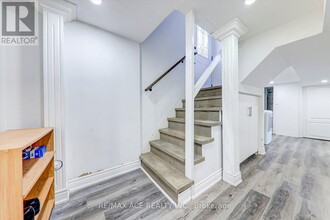 34 Lord Roberts Dr in Toronto, ON - Building Photo - Building Photo