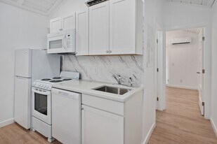 720 Pritchett Ln in Seven Points, TX - Building Photo