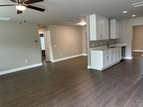 1585 Jasmine Way in Clearwater, FL - Building Photo - Building Photo