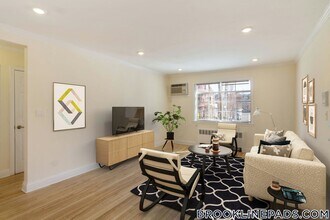 76 St Paul St, Unit 3 in Brookline, MA - Foto de edificio - Building Photo