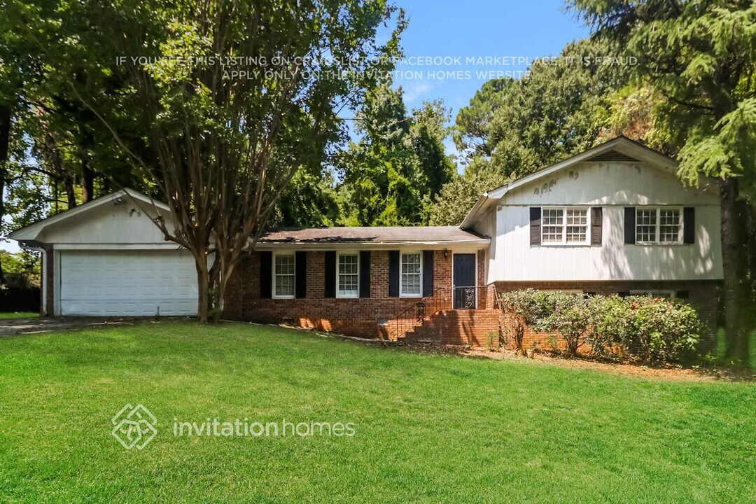 3098 St Helena Dr in Tucker, GA - Building Photo