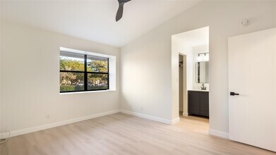 4979 NW 82nd Ave in Lauderhill, FL - Building Photo - Building Photo