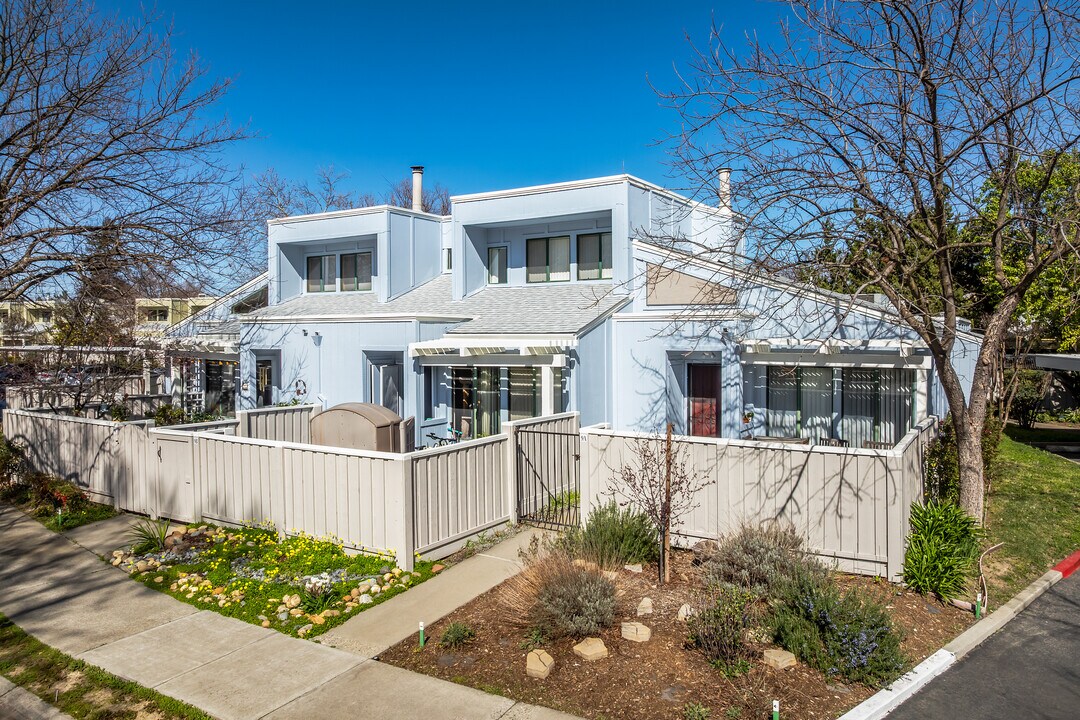 Dos Pinos in Davis, CA - Building Photo