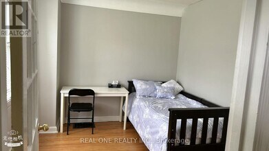 92 Binkley Crescent in Hamilton, ON - Building Photo - Building Photo