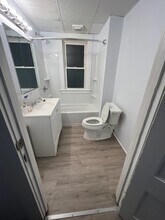 24 Summer St, Unit 1 in Laconia, NH - Foto de edificio - Building Photo