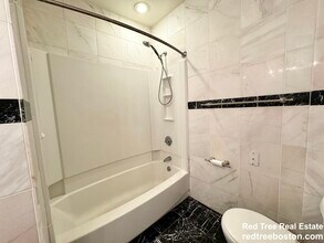 3 Grimes St, Unit 1 in Boston, MA - Foto de edificio - Building Photo