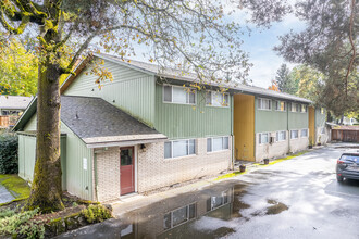 Washington Court Condominums in Beaverton, OR - Building Photo - Primary Photo