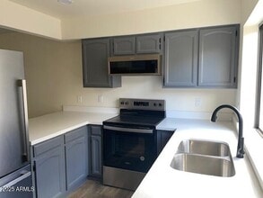1550 N Stapley Dr in Mesa, AZ - Foto de edificio - Building Photo