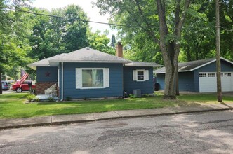 58 Salem St in Hillsdale, MI - Building Photo - Building Photo