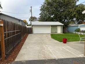 1411 E Nebraska Ave in Spokane, WA - Foto de edificio - Building Photo