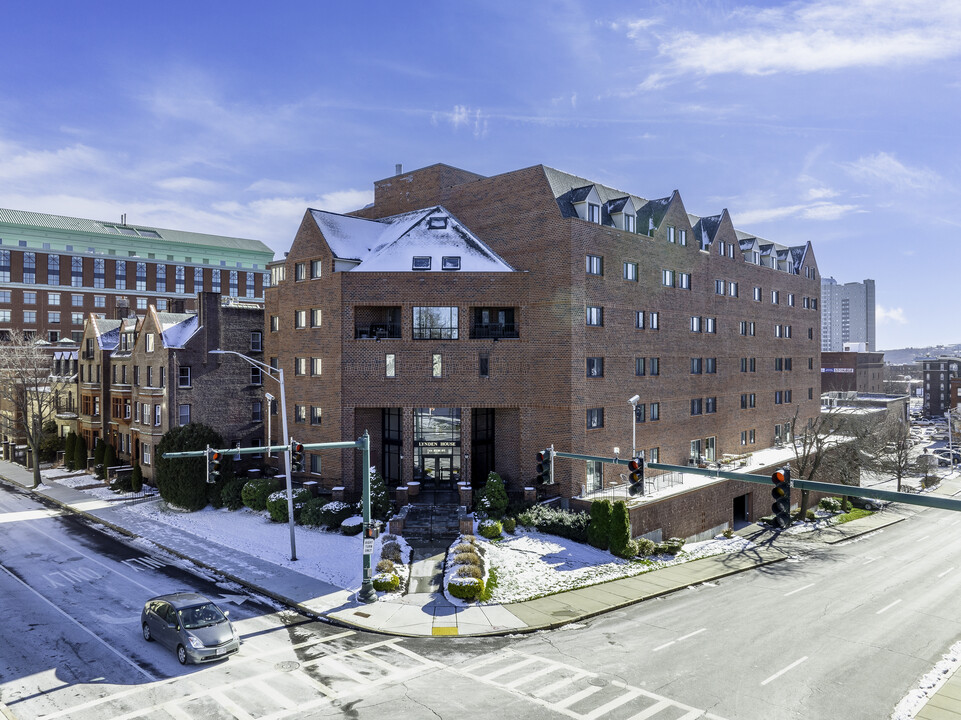 Lynden House in Worcester, MA - Foto de edificio