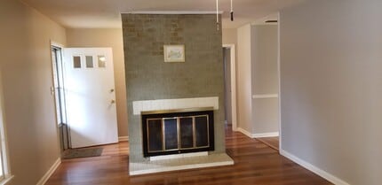 906 Woodall Ln NW in Huntsville, AL - Building Photo - Building Photo