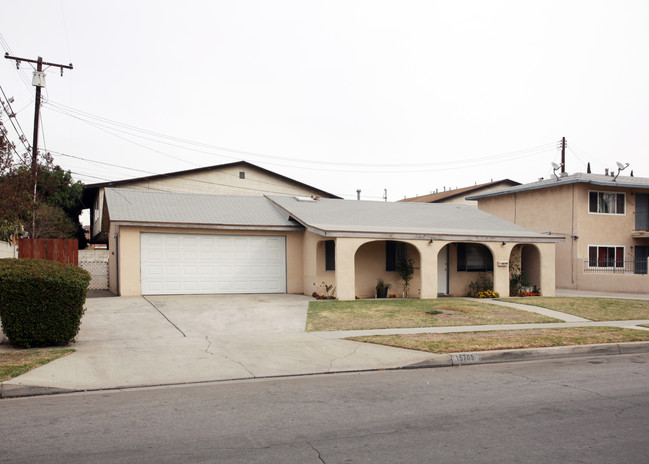 15705 Cadwell St in La Puente, CA - Building Photo - Building Photo