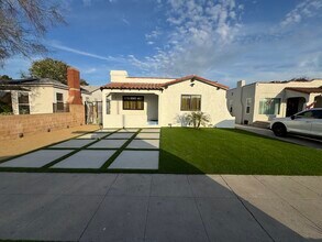 6556 3rd Ave in Los Angeles, CA - Foto de edificio - Building Photo