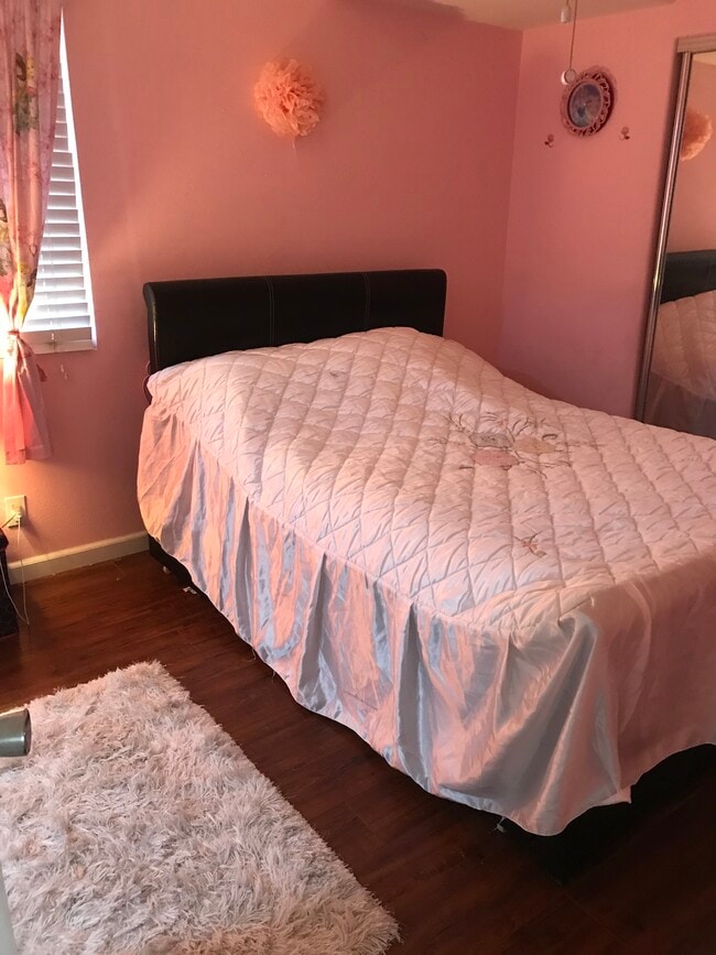 2395 N Northumberland Rd in Orange, CA - Foto de edificio - Building Photo