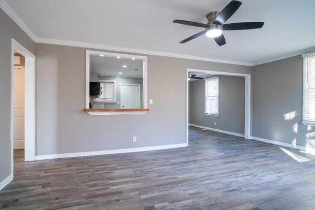 2912 Glenwood Ave SE in Atlanta, GA - Foto de edificio - Building Photo