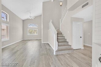 9725 Hitching Rail Dr in Las Vegas, NV - Building Photo - Building Photo