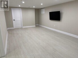 357 Rossland Rd E in Oshawa, ON - Building Photo