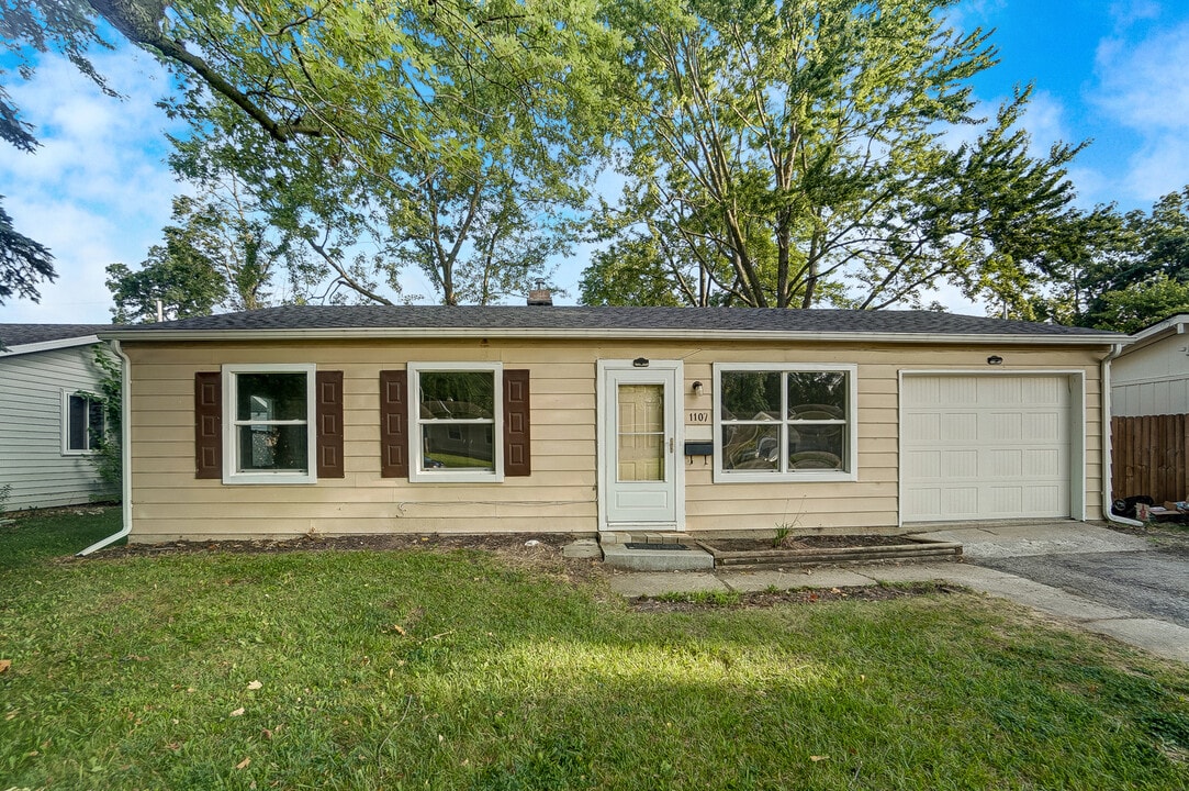 1107 Larch Ln in Fort Wayne, IN - Building Photo