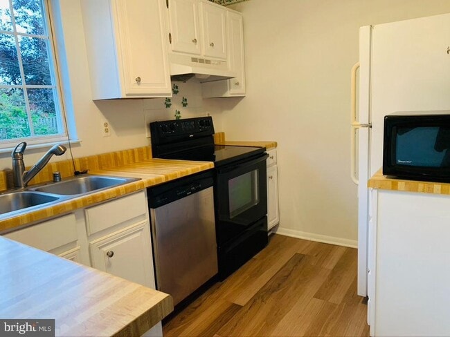 4 Mountain Laurel Ct in Gaithersburg, MD - Building Photo - Building Photo