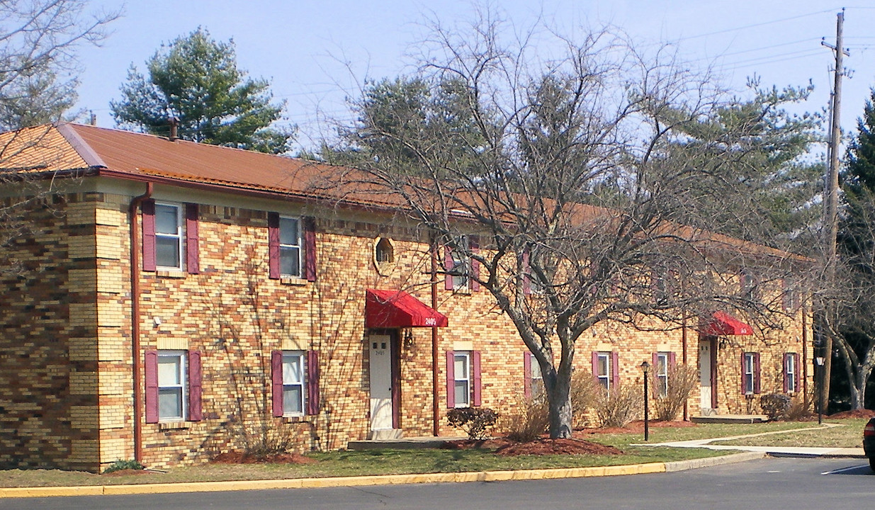 Charleston Square in Columbus, IN - Building Photo