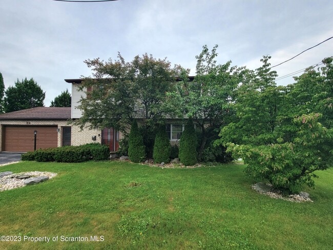 319 Carnation Dr in Clarks Summit, PA - Building Photo - Building Photo
