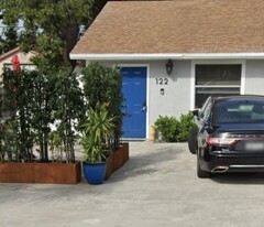 122 E 22nd Ct in Riviera Beach, FL - Building Photo
