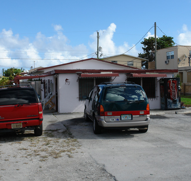 712 NW 7th Ave in Pompano Beach, FL - Building Photo - Building Photo