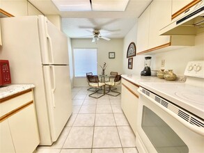 6211 Timberlake Dr-Unit -B6 in Sarasota, FL - Foto de edificio - Building Photo