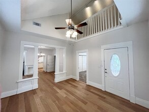 421 E Myrtle St in Angleton, TX - Building Photo - Building Photo