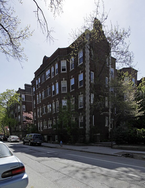 Chauncy Court Apartments in Cambridge, MA - Building Photo