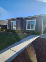 1705 Clearwater St in Tulare, CA - Building Photo