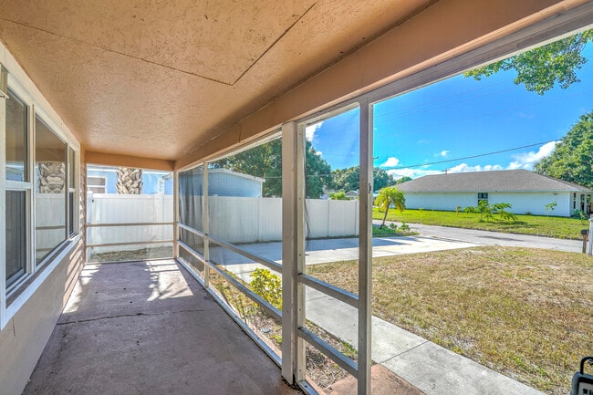 1204 Easter Ave in Fort Pierce, FL - Building Photo - Building Photo