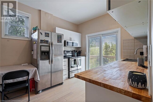 property at 550 James St N