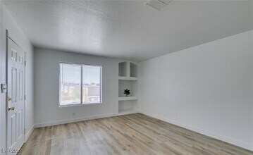 6932 Kilgore Dr in Las Vegas, NV - Foto de edificio - Building Photo