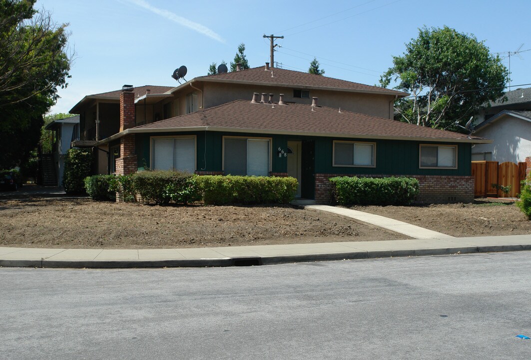 668 E Olive Ave in Sunnyvale, CA - Building Photo