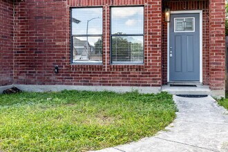 2230 Juniper Hill in San Antonio, TX - Building Photo - Building Photo